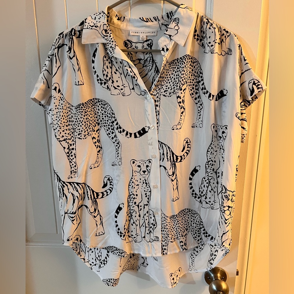 Size Small cheetah blouse